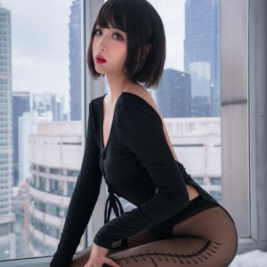 轩萧学姐极品大胸黑丝和白丝性感美腿诱惑姿势写真