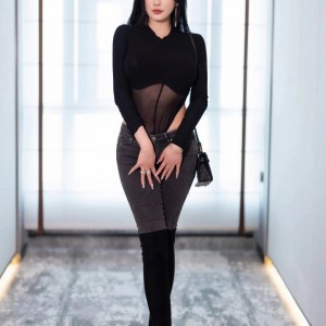 女神杨晨晨Yome性感黑色网状服饰配黑长靴秀丰腴身材诱惑写真81P