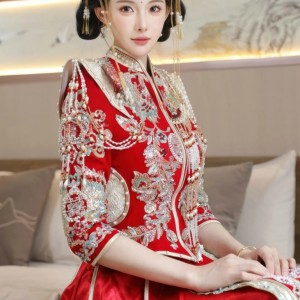 模特梨霜儿性感红色新娘服饰配肉色丝袜秀丰腴身材迷人诱惑写真84P